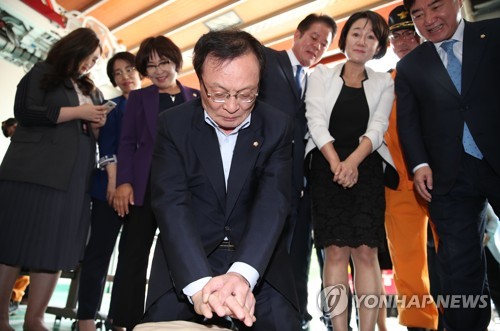 이해찬, 소방서 현장간담회…"소방관 국가직 전환 반드시 할 것"