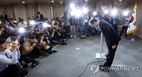 문무일 "수사권조정안 민주원칙 반해…국민 뜻 따라 검찰개혁"