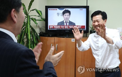 개성공단 방북승인·대북공여 '결단'…남북관계 재개 마중물되나