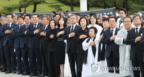 文대통령 "광주 학살, 깊이 사과…5·18 부정 망언 부끄럽다"