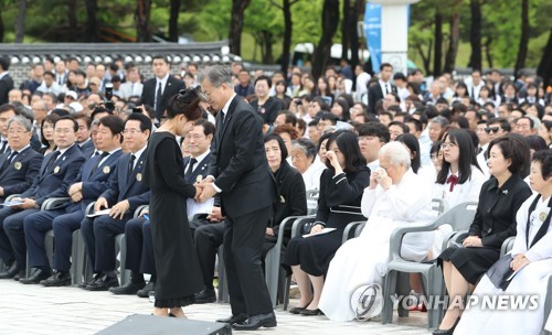 비는 그쳤지만…눈물 그칠 수 없었던 39주년 5·18 기념식