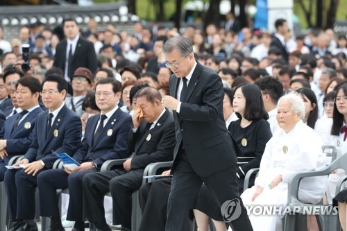 "독재자 후예 아니라면…" 文대통령 '5·18 망언'에 작심비판