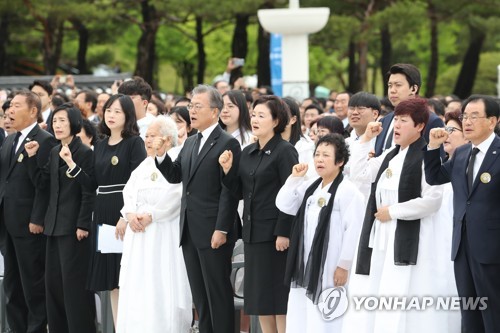 비는 그쳤지만…눈물 그칠 수 없었던 39주년 5·18 기념식