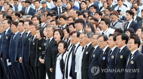 與 의원들 "한국당이 5·18 폄훼 안했다?…소도 웃을 일"