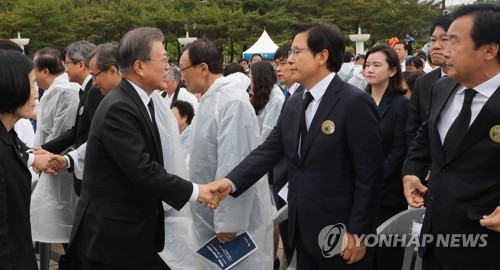 한국당, '독재자 후예' 발언에 반발…"반쪽짜리 대통령 모습"