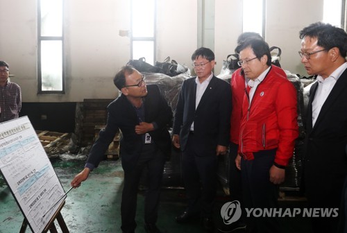 한국당, '독재자 후예' 발언에 반발…"반쪽짜리 대통령 모습"