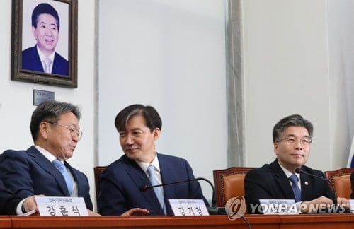 여의도 찾은 조국…文대통령이 내준 숙제 '개혁완료' 총력전