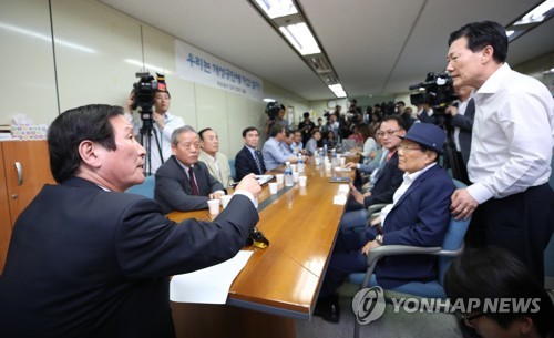 개성공단 기업인들 "방북 협의 진척없어"…6월 15일 넘어갈수도