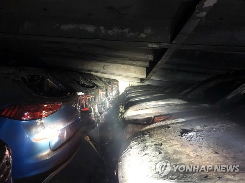 방독면 쓰고 현대차 수출선박 감식…경찰·소방관 "힘드네요"