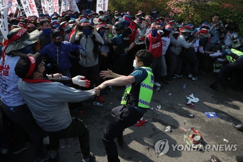현대중·대우조선 노조 집회서 '경찰 폭행' 조합원 영장