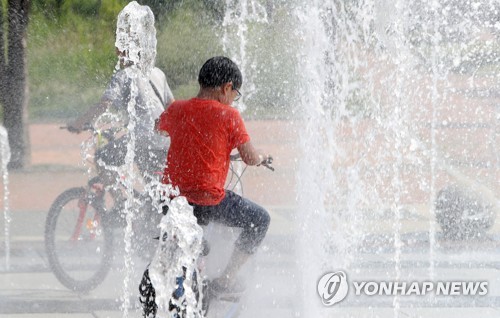 낮 최고 35도 더위 지속…수도권·부산 등 미세먼지 '나쁨'