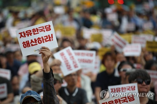 광화문 나온 한국당, 세월호 집회 '방해' 논란…"소음 지나쳐"
