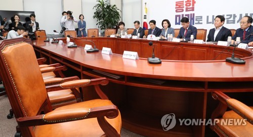 나경원, 당 산불대책회의 공무원 불참에 '격앙'…눈물도