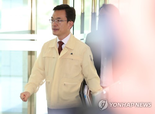 '한미정상 통화유출' 외교관 파면 의결…"중과실로 판단"