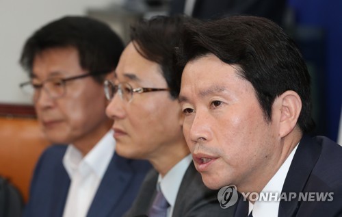 민주 "통화유출은 외교농단" vs 한국 "靑, 국정원장 감찰해야"