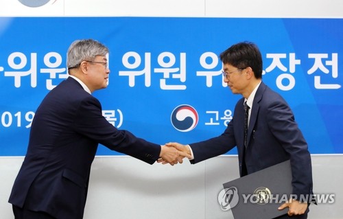 최저임금 심의 시작…勞 "속도조절론 경계" vs 使 "경제 상황"