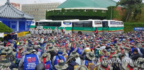 현대중공업, 주총장 진입 시도…본사 정문서도 노사 대치