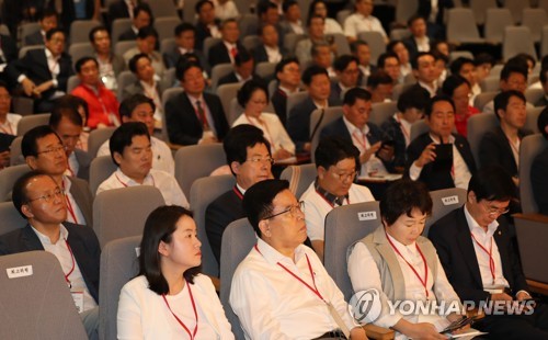 정용기 "김정은, 지도자로서 文대통령보다 나은 면 있어" 논란