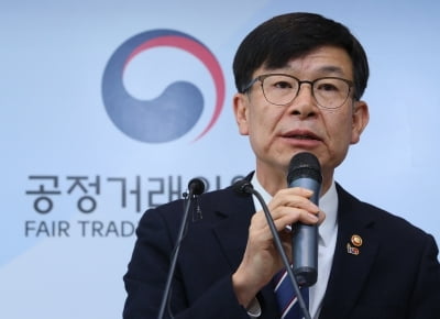 김상조 "이재용 삼성 지배구조 개선하는 모습 보여야"