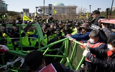 경찰, 민주노총 간부 6명 구속영장…"국회 집회때 폭력"