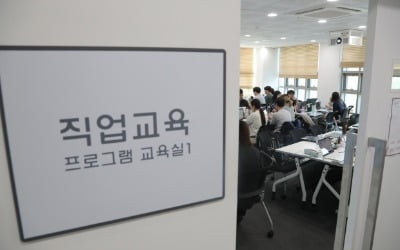 "최저임금 10% 올리면 고용 규모 0.79% 감소"