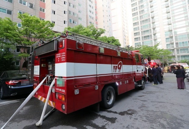 청주 아파트 화재 현장에 출동한 소방차 (사진=연합뉴스)