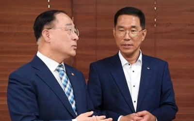 버스 파업 D-1, 홍남기 '공공성 강화' 발언…해결책은 국민 지갑?