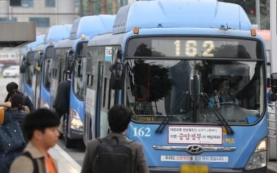 [종합]전국 버스노조 파업 철회·유보…버스대란 피했다