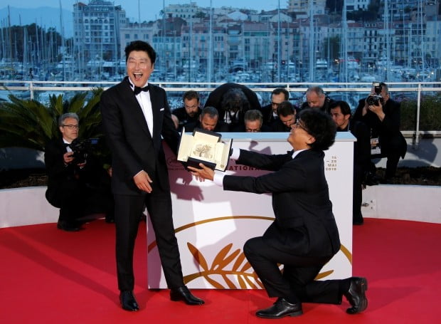 "봉준호 자랑스럽다"…문 대통령·이 총리, '기생충' 황금종려상 '축전' [종합]