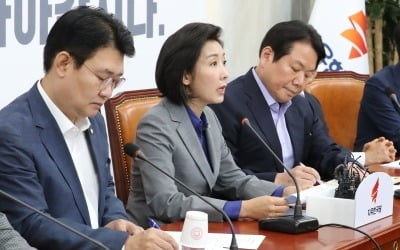 한국·바른미래당 "대통령 최측근과 밀회한 국정원장, 총선 개입 가능성"