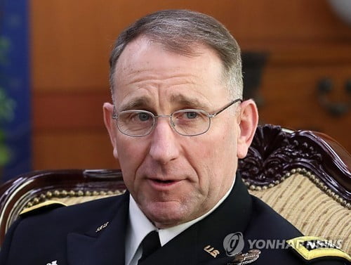 정경두, 주한미군사령관과 60분 비공개면담…北발사체 논의