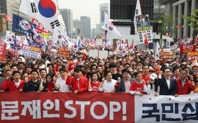 연휴에도 與野 대치…'국회정상화' 압박 vs '미사일' 공세 강화