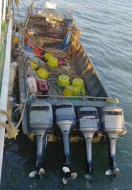고속엔진 4개를 장착한 중국 어선. 사진=연합뉴스