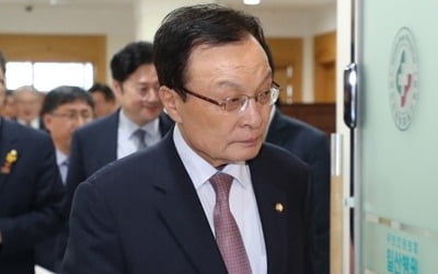 이해찬 "文대통령 여야 지도부 회담 제안 환영"