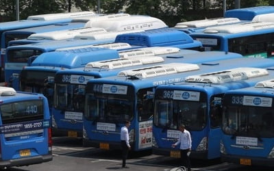 서울 버스 노사, 2차 협상 개시…결렬 시 내일부터 운행중단