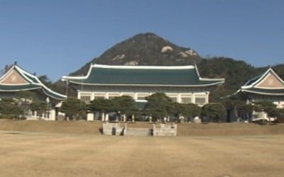 靑 "여야정협의체는 5당 약속…깨지면 앞으로 무슨 합의하겠나"