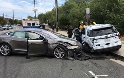 美NTSB, 테슬라 3월 충돌사망사고 '자율주행'서 발생 확인