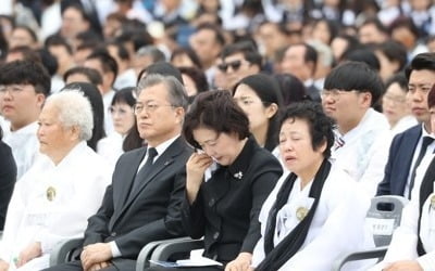 비는 그쳤지만…눈물 그칠 수 없었던 39주년 5·18 기념식