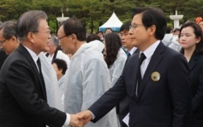 한국당, '독재자 후예' 발언에 반발…"반쪽짜리 대통령 모습"