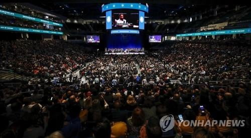 美 시카고 첫 흑인 성소수자 여성 시장 취임…"오늘 개혁 시작"