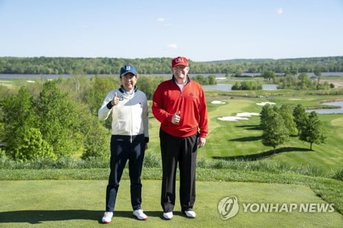 트럼프, 방일시 스모 관전 계획 놓고 日서 '민폐' 비판론