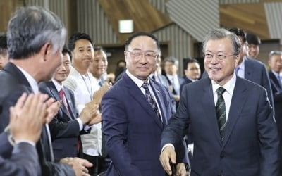 文대통령 "호남-충청-강원 '강호축'…경부축과 동반 발전해야"