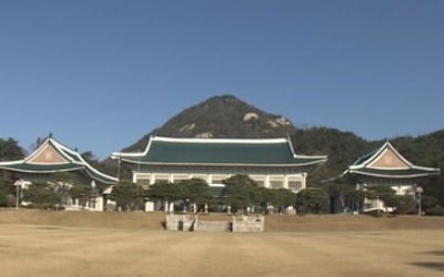 文대통령, 인사수석 교체로 '분위기 일신'…3년차 국정동력 확보