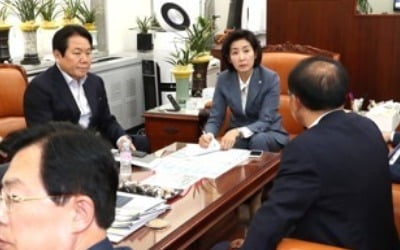 한국당 "관권선거 주도 배후 있을것"…'서훈·양정철 회동' 강공