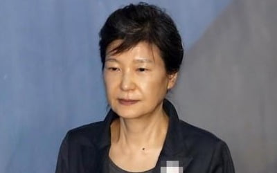 박근혜, '국정원 특활비' 항소심도 불출석…내달 종결할듯