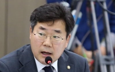 與 "내일 6월 국회 소집요구서 제출 목표…한국당과 협상 중"