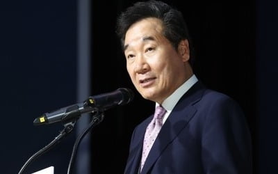 이총리, 교통안전행사서 "저도 늦지 않게 운전면허 반납하겠다"