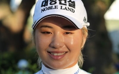 LPGA 루키 이정은 "미국에서 첫 생일…언니들이 케이크 줬어요"