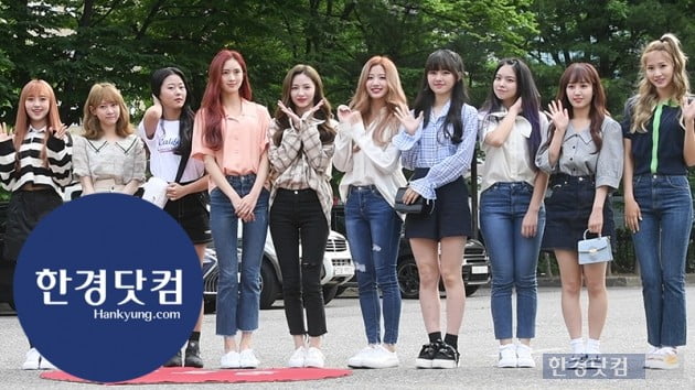 [HK영상] 체리블렛(CherryBullet), 아침을 깨우는 상큼 미소…'미소가 사랑스러워~' (뮤직뱅크 출근길)