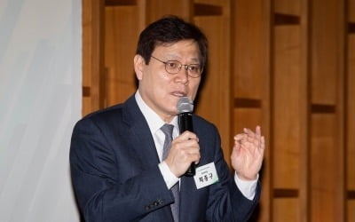 최종구 "인터넷은행 심사에 문제 없어…규제 완화 논의에는 참여"